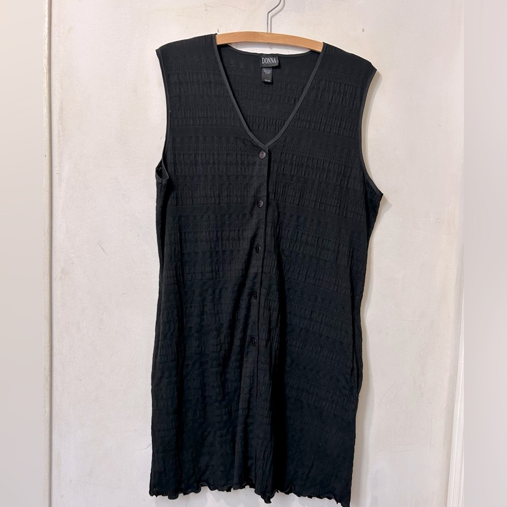 Donna Women’s sleeveless cotton blend button down tank top tunic. Size XL